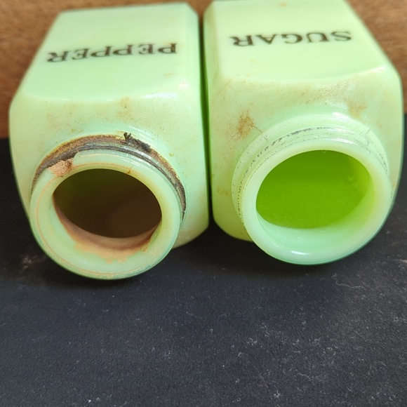 Mckee Jadeite Kitchenware Shakers - Picture 6 of 8